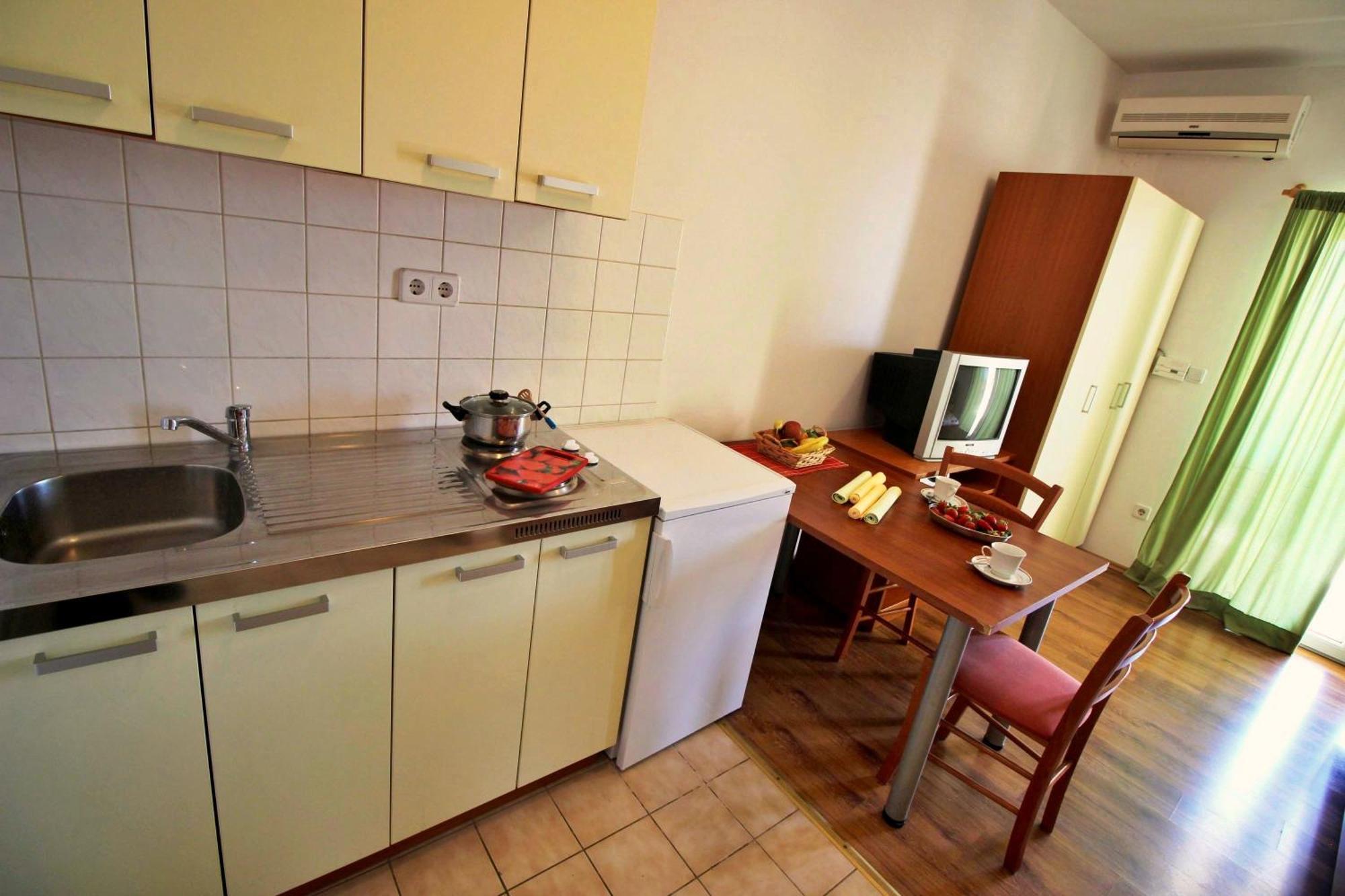 Apartments Marko Nemira Omis Phòng bức ảnh